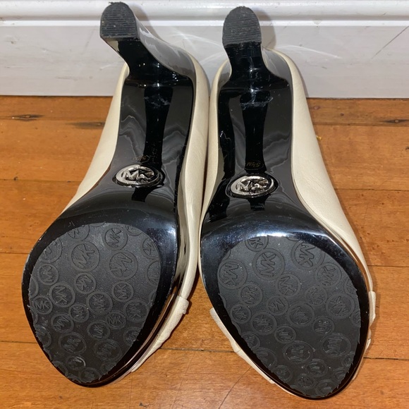 Michael Kors cream and black heels - Picture 5 of 5